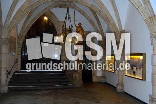 Neue Rathaus_Durchgang zum Innenhof.JPG